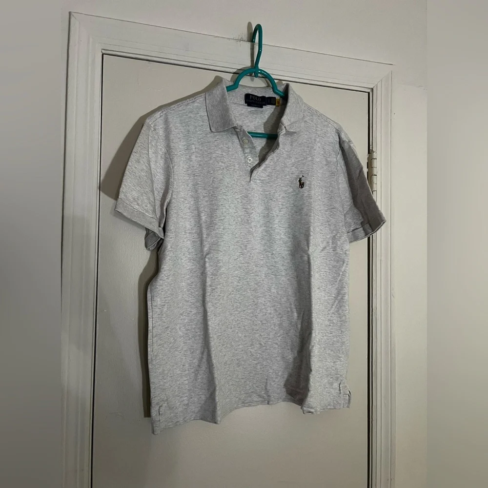 Grey Polo Ralph Lauren classic fit polo shirt
Size Large
In great condition - Picture 2 of 6